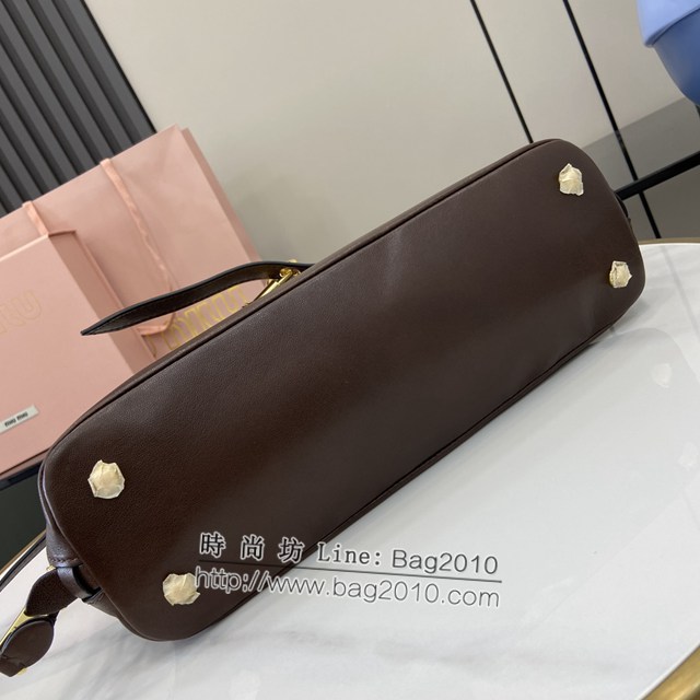 miumiu專櫃繆繆最新款爆款保齡球包原廠皮革手提包 jh2344型號：5bb168